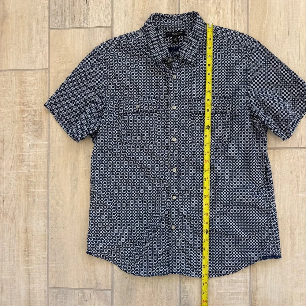 Banana Republic Men’s Regular Fit Short Sleeve Shirt - Navy Geo Print , Large